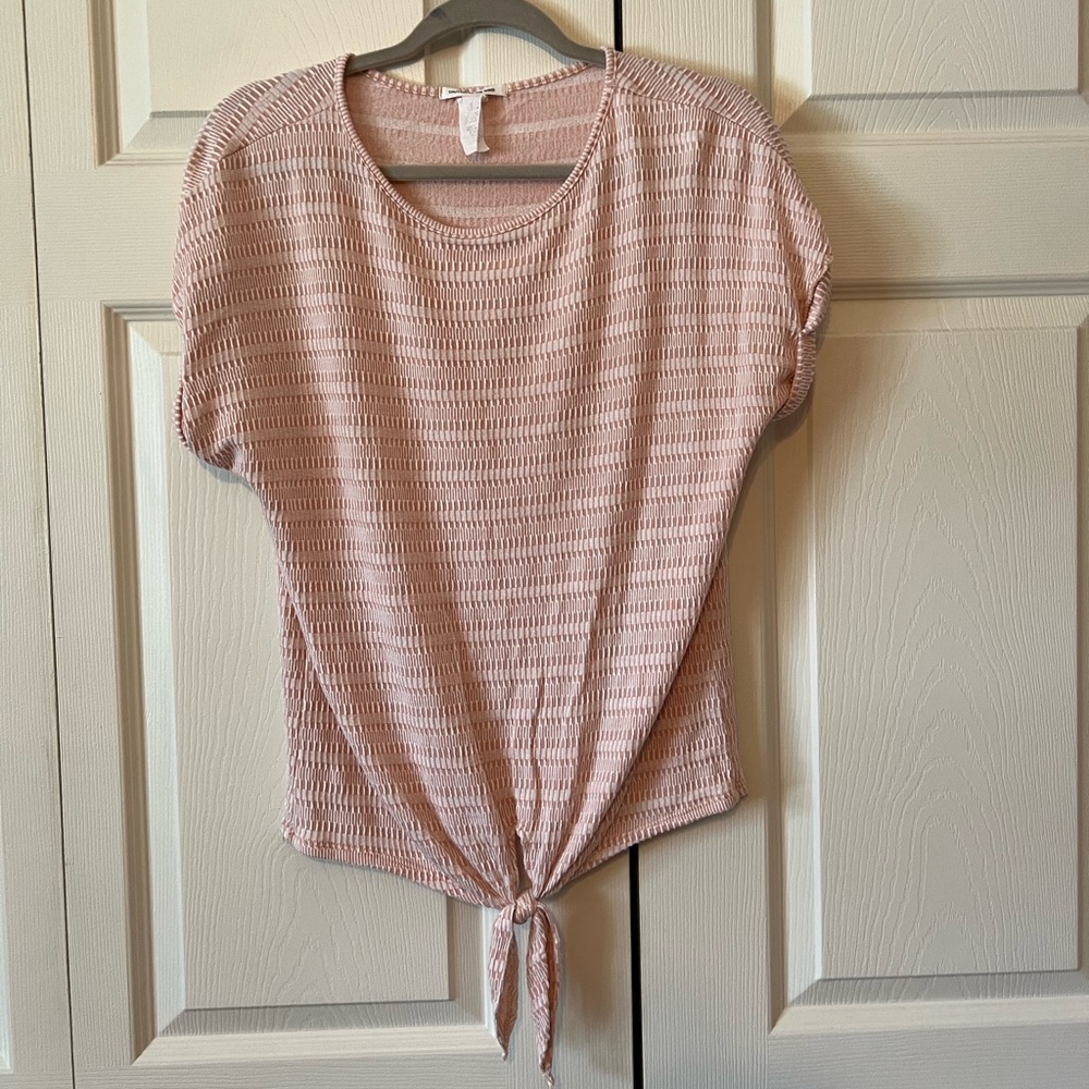 Women pink and white top